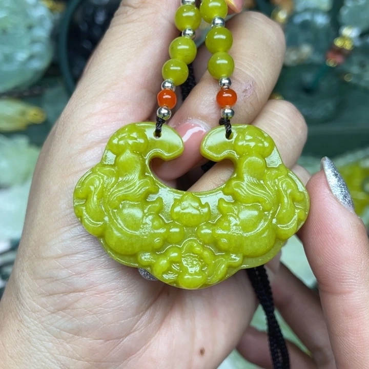 蛇纹石玉未镶嵌颈饰