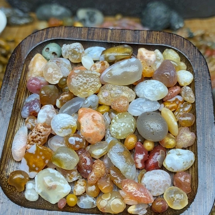 菲***宝查罗石未镶嵌珠宝半成品
