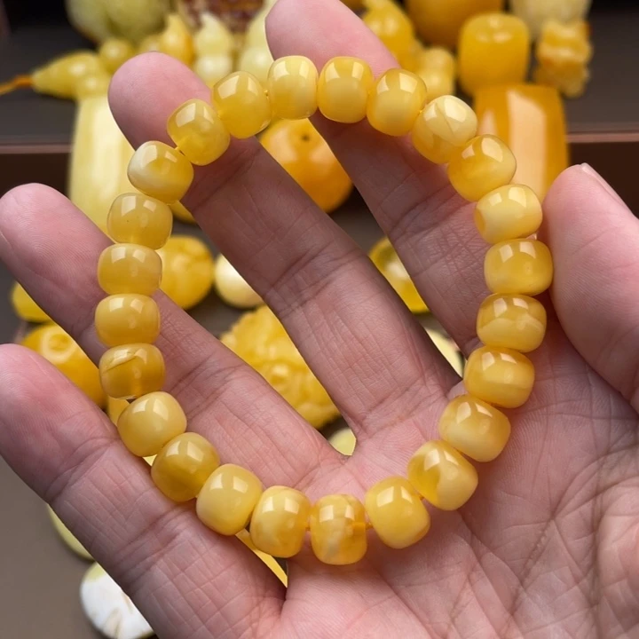 琥珀未镶嵌颈饰如图