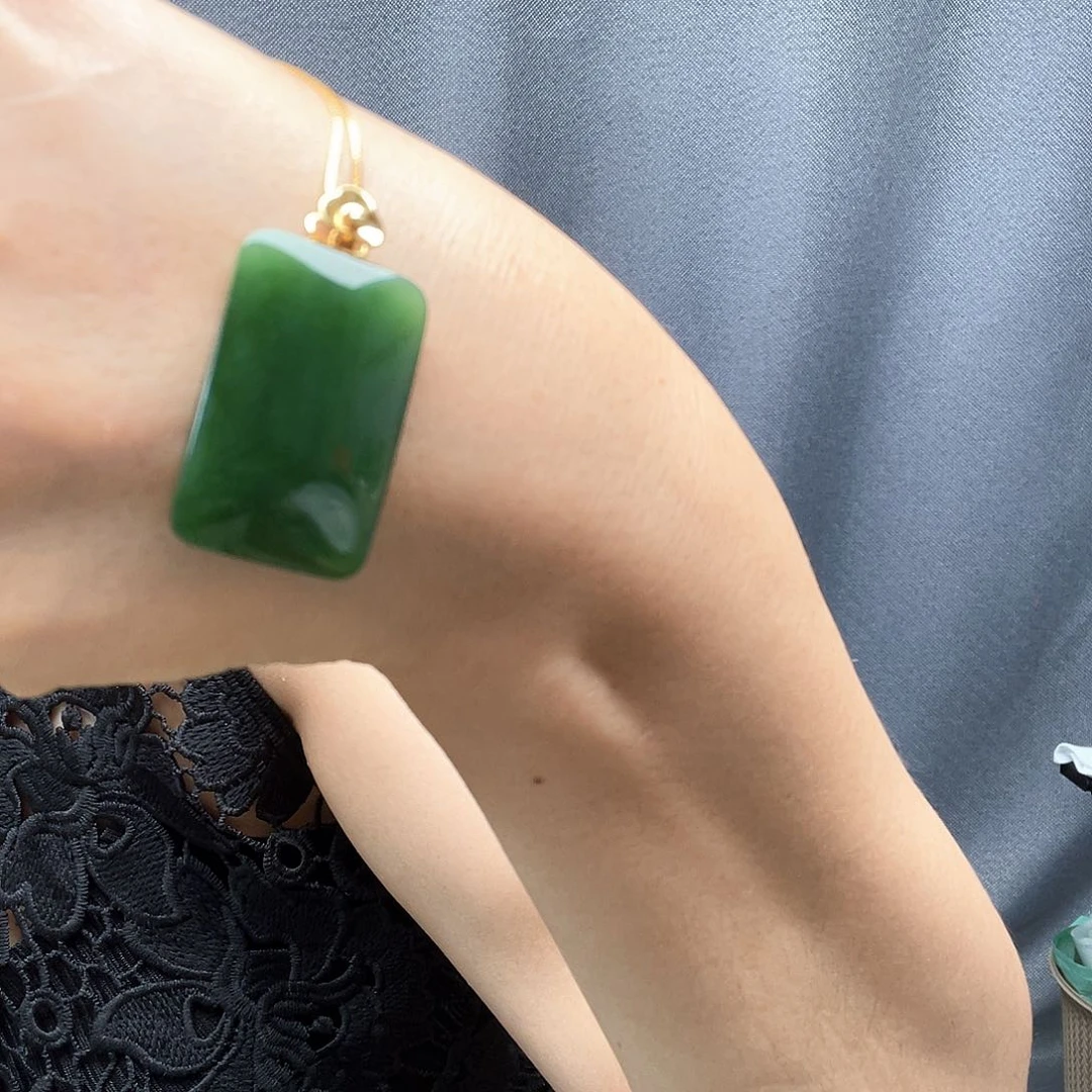 和田玉18K金镶嵌颈饰教**姐