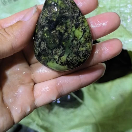 …***暖有机玻璃藏玉药王石原石吊坠一个