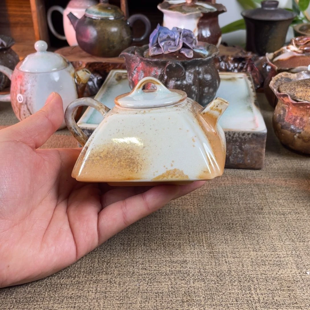 精***叟坦克壶。 中白壶。容量180