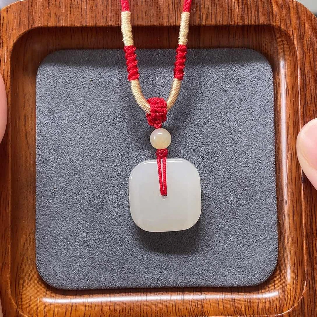 和田玉颈饰未镶嵌小***生