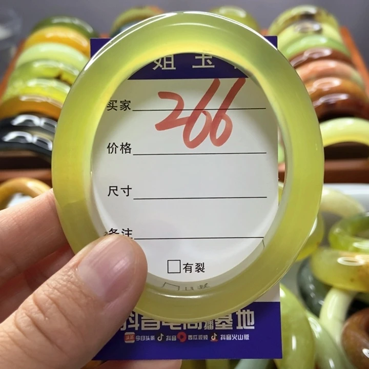 白****未镶嵌蛇纹石玉手镯