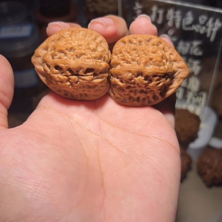 吊坠文玩核桃37.5佛肚油蜡皮