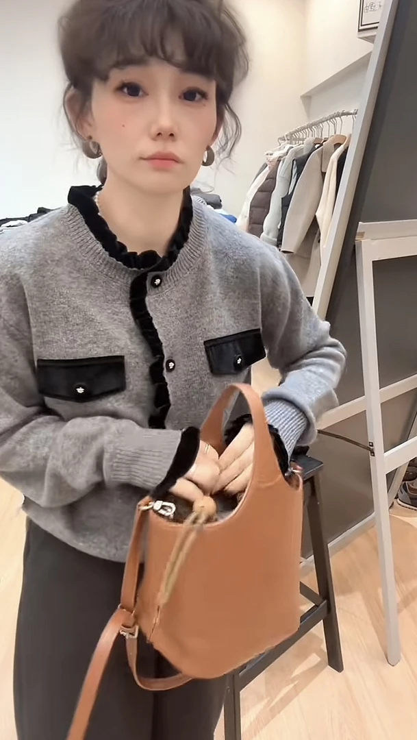 UM韩系丝绒边边拼接全羊毛开衫显瘦百搭2024冬季新款开衫