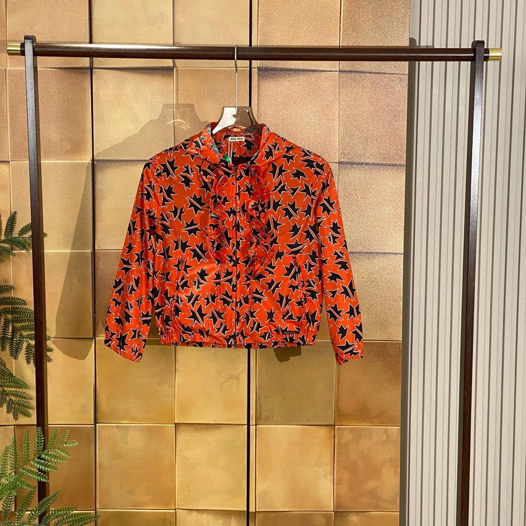 99新 MIU MIU/缪缪 MiuMiu橘红色星星满印冲锋衣/38码/99新/26261