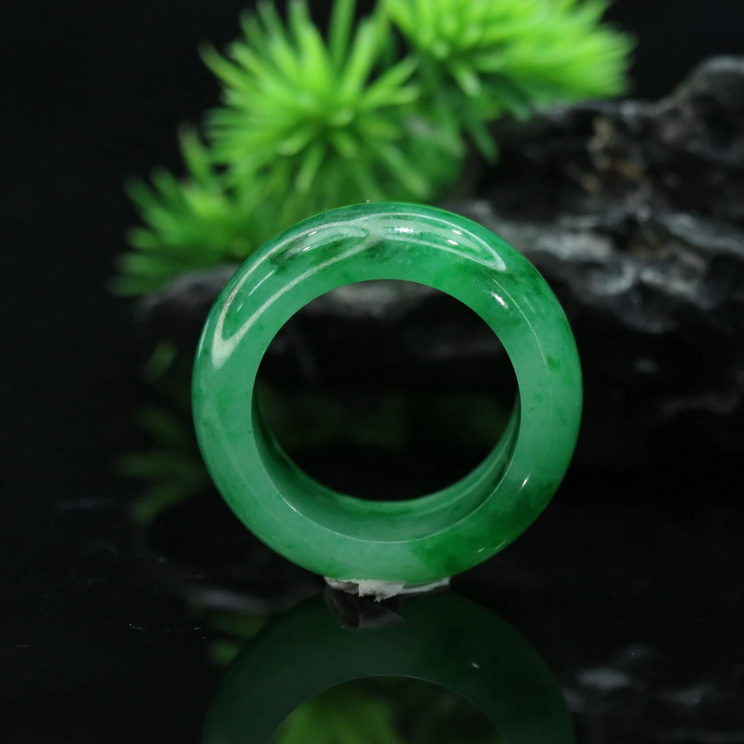 61天然缅甸翡翠A货绿扳指/500943/上海嘉禾拍卖