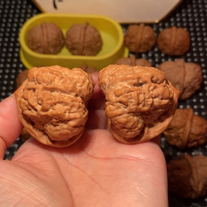 文玩核桃把件细腰超大蹬腿蛙王