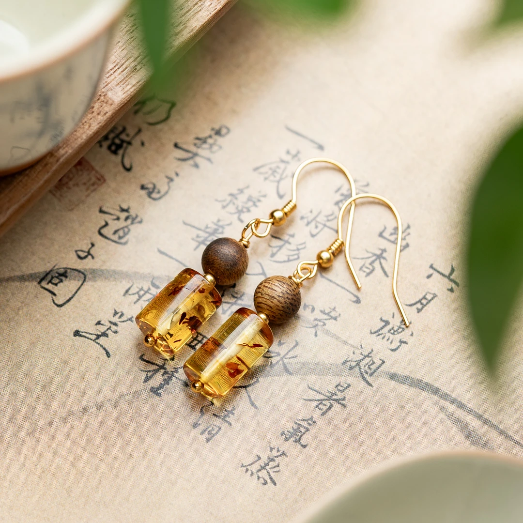 沉香莺歌绿奇楠沉香6mm花珀随形桶珠耳环天然玉石（多样性发其一）