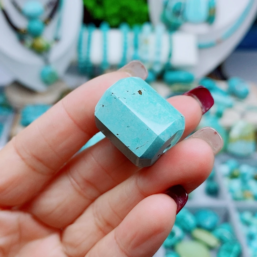 绿松石未镶嵌颈饰