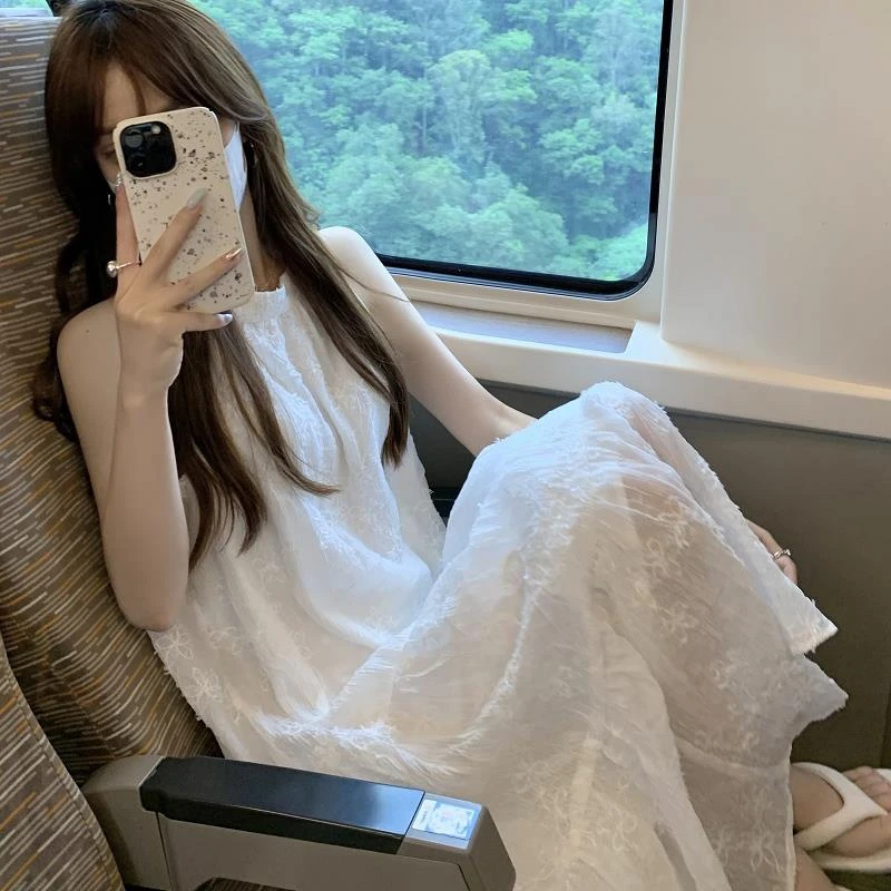 法式白色挂脖吊带连衣裙女秋小个子亮色纱裙海边度假沙滩日落长裙