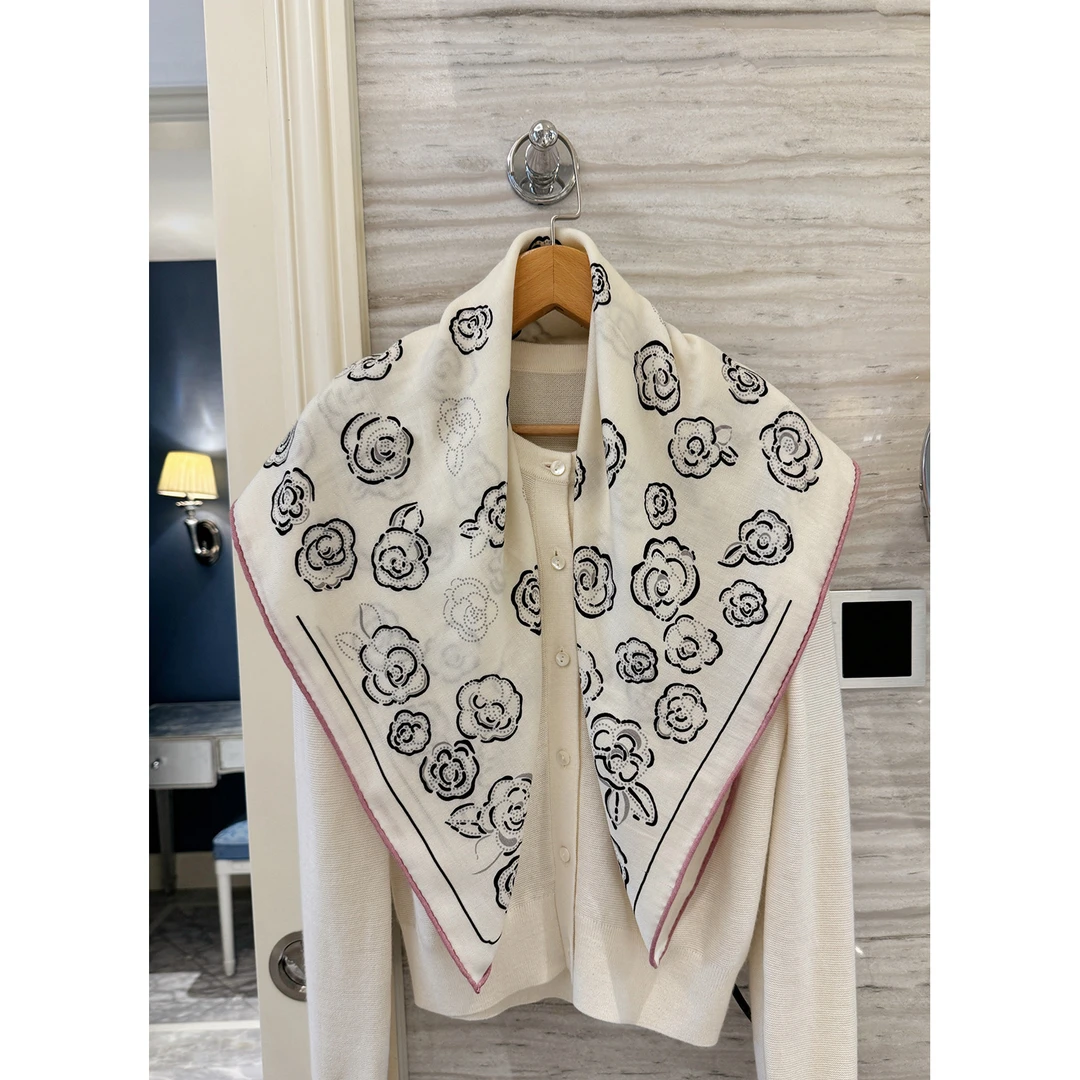 NINASOLOR优雅柔美山茶花丝羊毛大方巾冬季保暖秋冬围巾披肩86cm