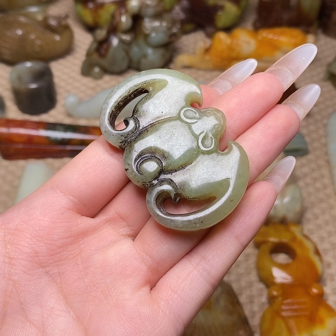 未镶嵌蛇纹石玉颈饰