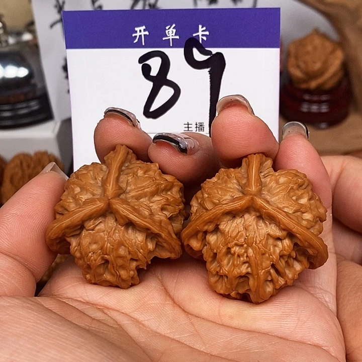 K***9吊坠桃核三棱39全品s