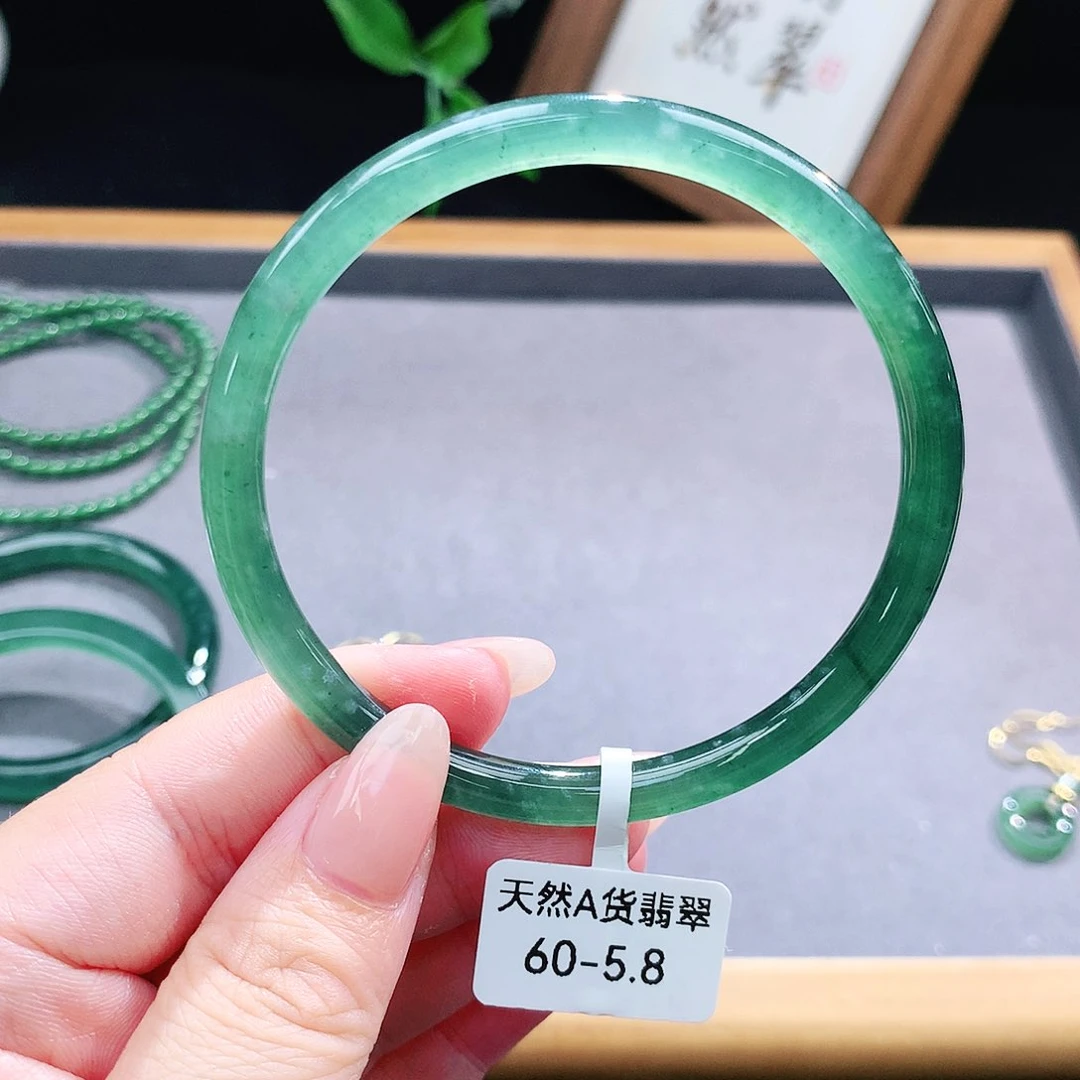 翡翠手镯（圆镯）未镶嵌
