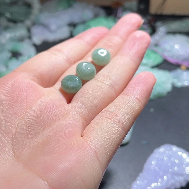 翡翠未镶嵌颈饰旅****吟天