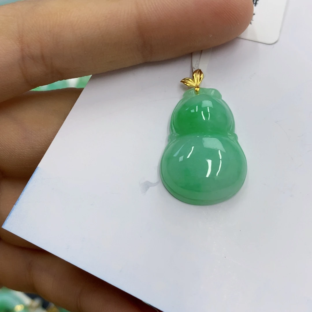 翡翠18K金镶嵌颈饰翡翠