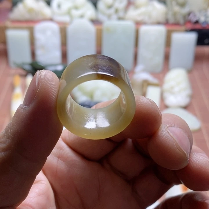 和田玉颈饰未镶嵌小*