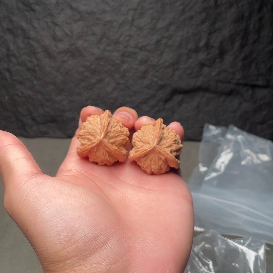 小***院文玩核桃吊坠三棱