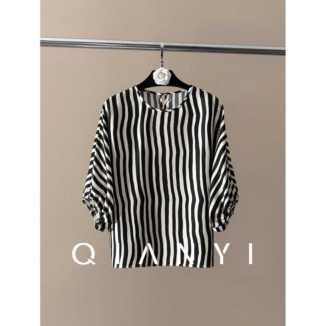 纤屹2025夏季新款气质圆领宽松时尚显瘦蝙蝠袖七分袖衬衫女装