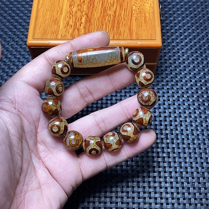 啊***良玛瑙/玉髓未镶嵌手链