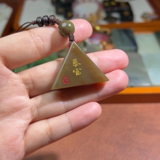 和田玉（糖玉）未镶嵌颈饰