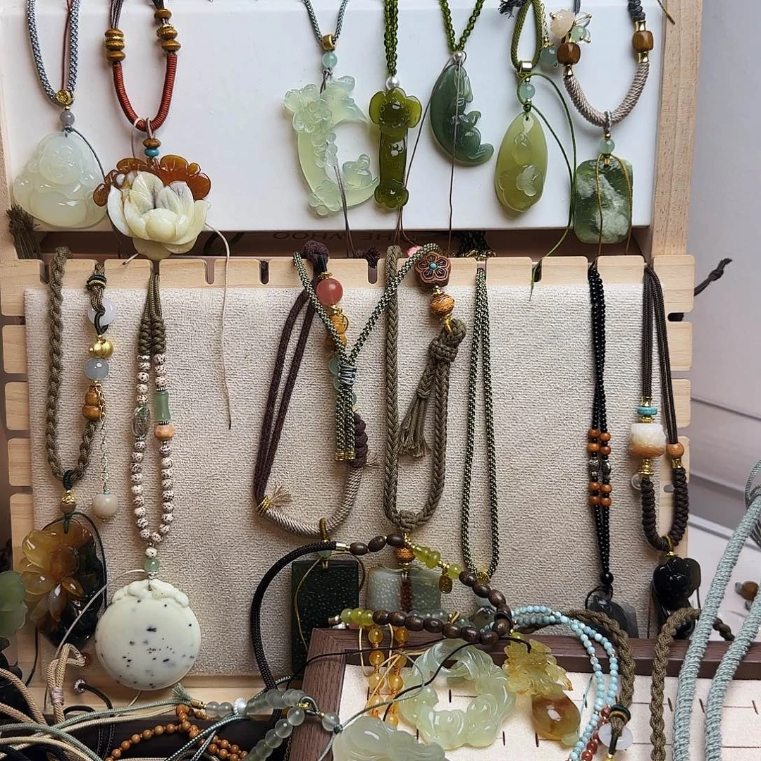 逆***茹蛇纹石玉合金颈饰