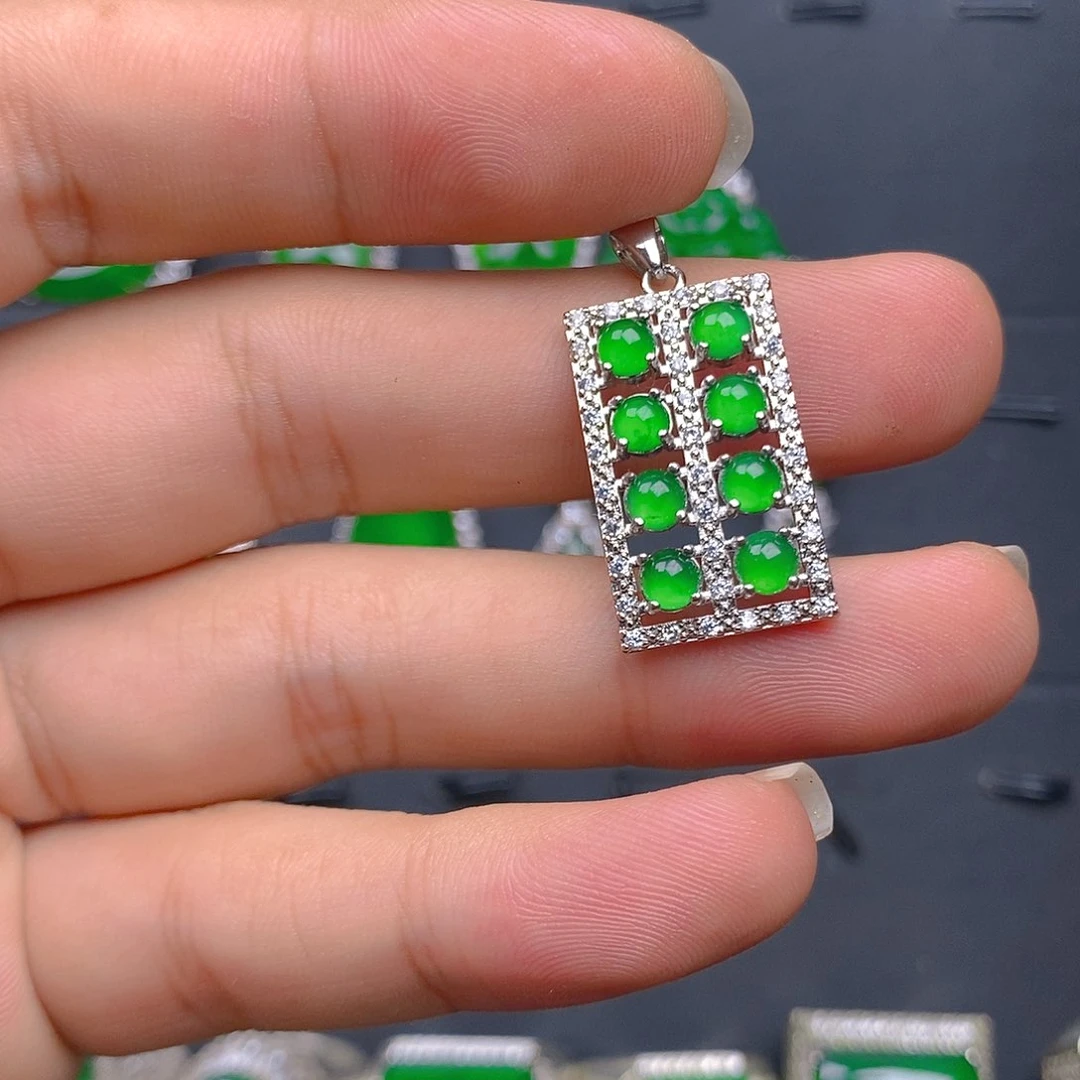 吊坠(赠链)未镶嵌翡翠吊坠