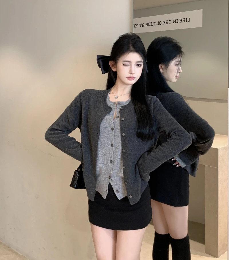 2025秋冬时尚新款设计感拼色假两件休闲多种穿法针织打底开衫女