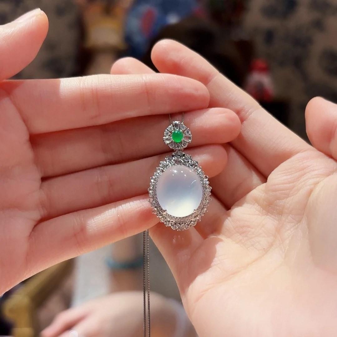 翡翠18K金镶嵌吊坠(赠链)