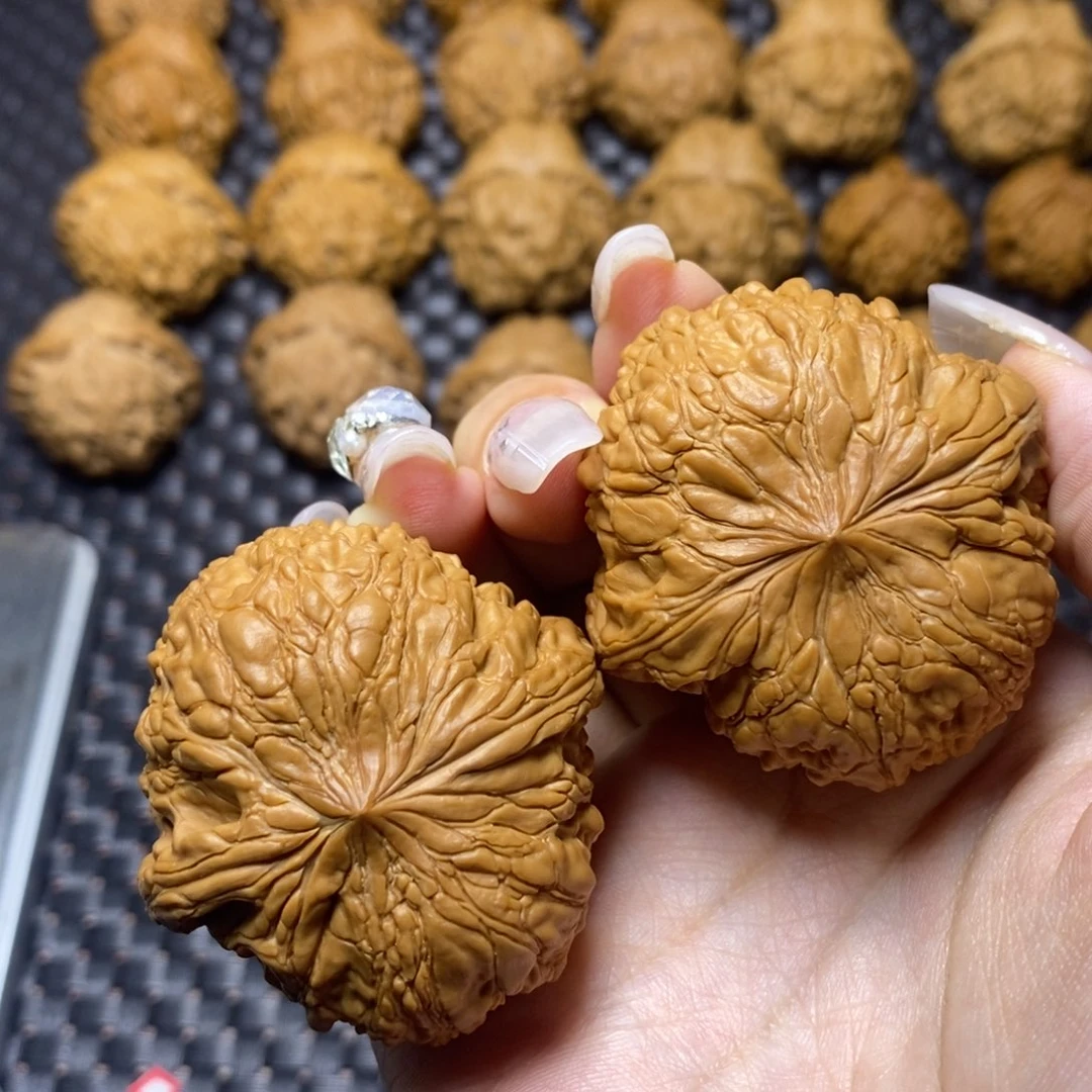 顾***兔文玩核桃吊坠和尚头