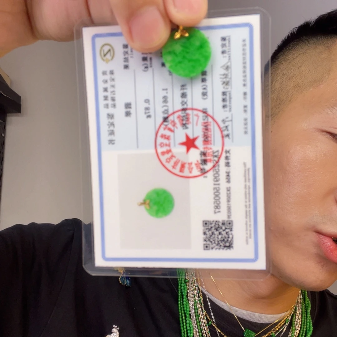翡翠18K金镶嵌颈饰一件