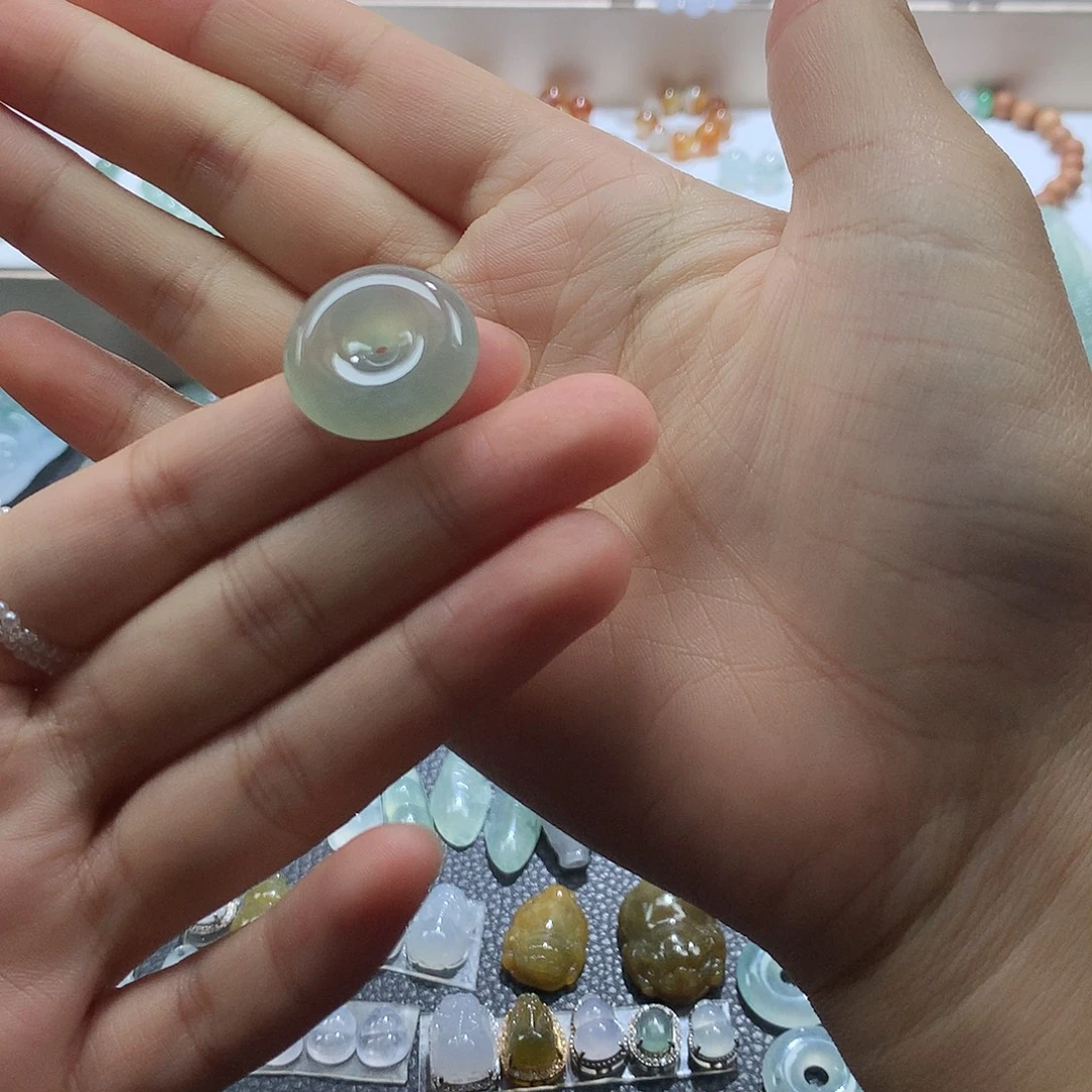 翡翠未镶嵌颈饰平安扣