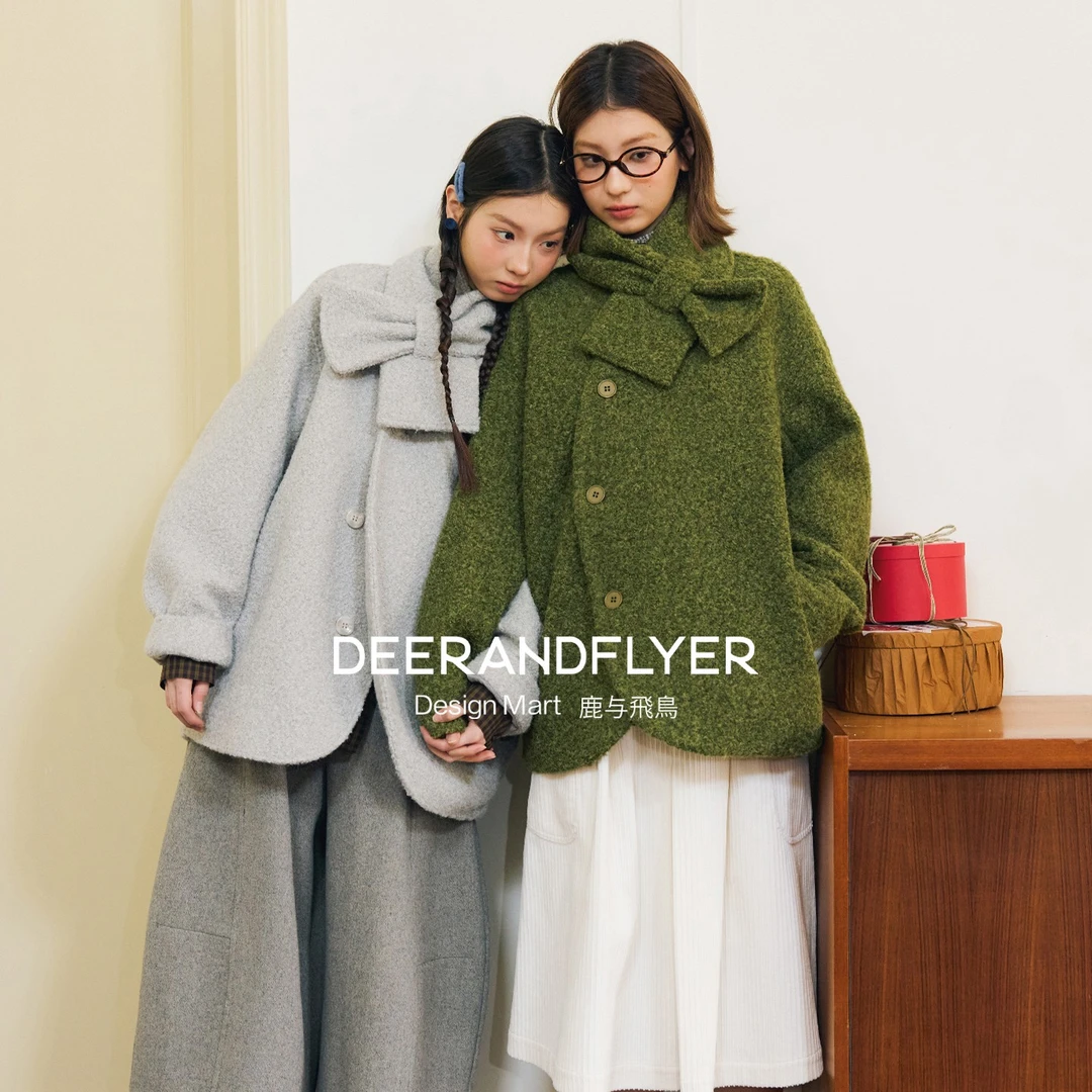 鹿与飞鸟“青苔扉页”氛围感叠门襟两色涤纶圈圈呢外套配围巾7202