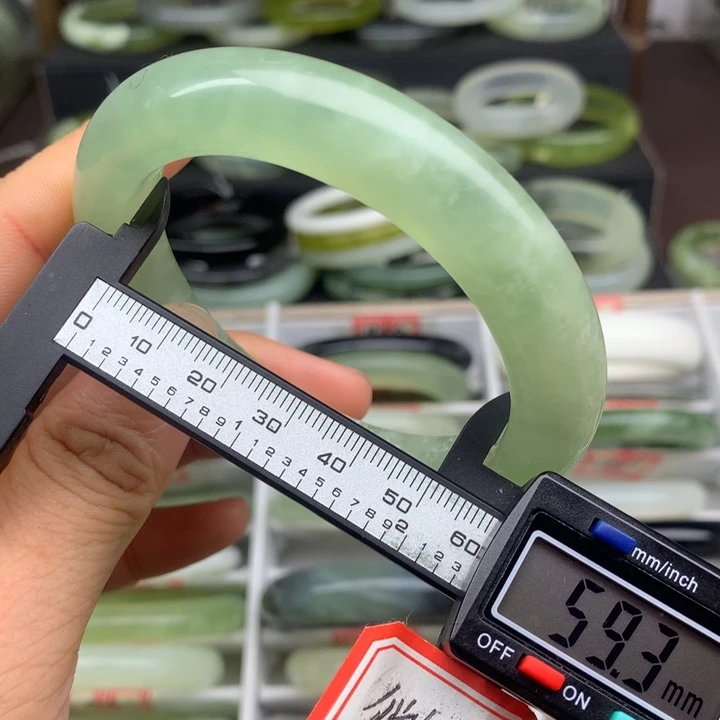 蛇纹石玉未镶嵌手镯856