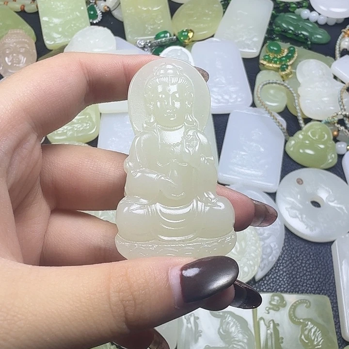 石英质玉未镶嵌颈饰