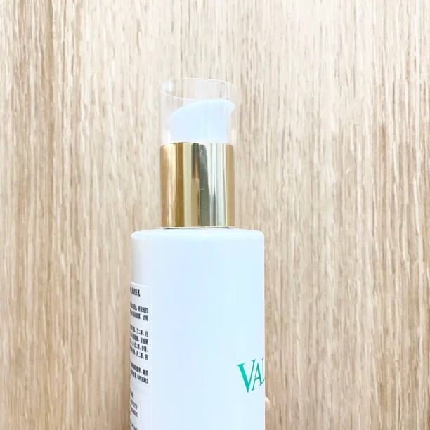 法洁面乳液涂抹