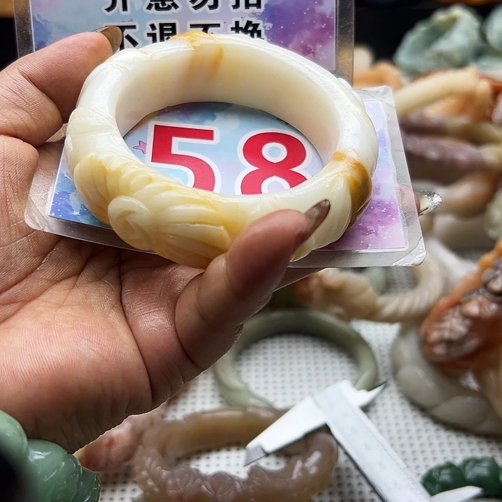 未镶嵌手镯石英岩玉