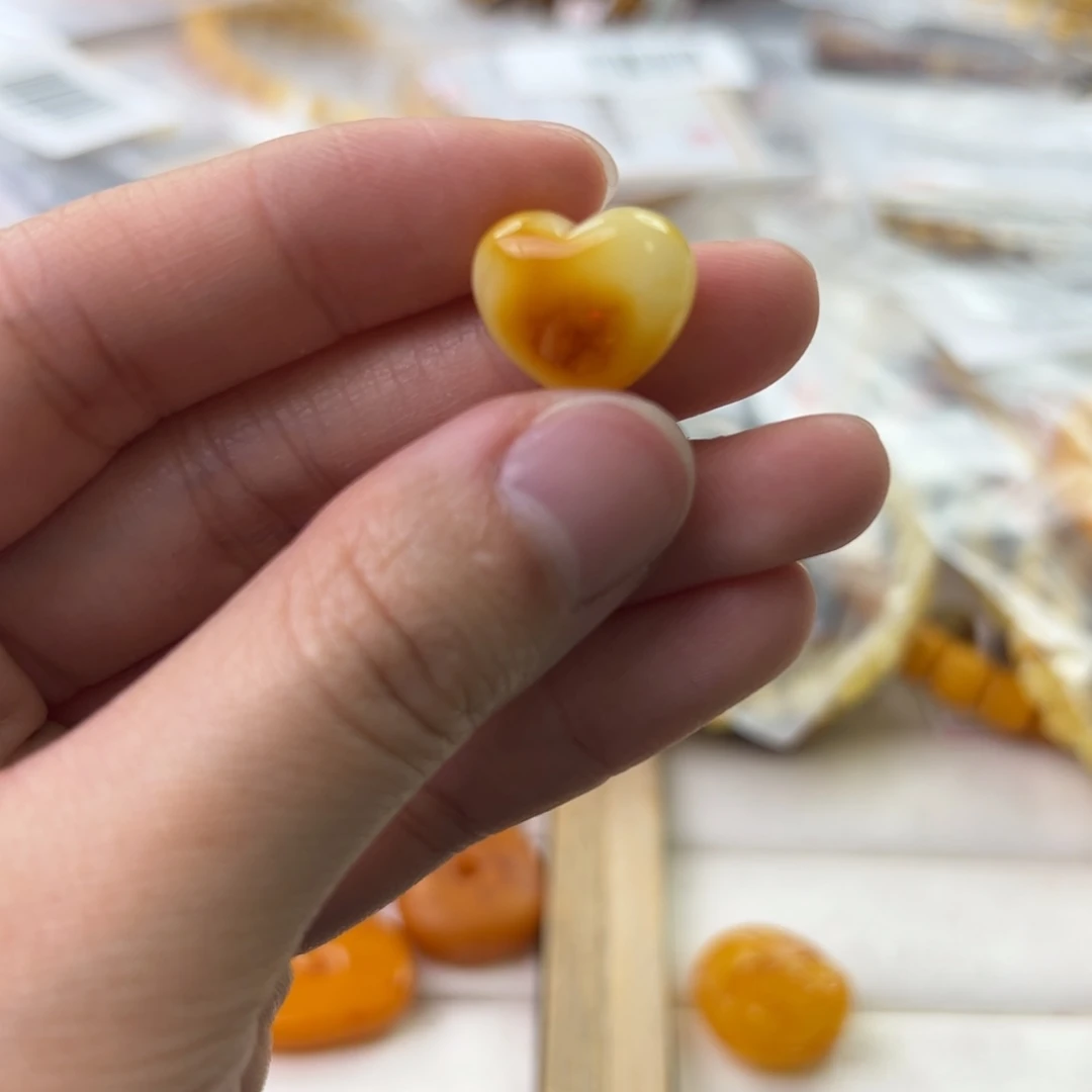 琥珀珠宝奇石未镶嵌