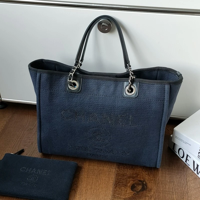 95新 Chanel/香奈儿 22C蓝黑布面银扣沙滩中号单肩包/53026