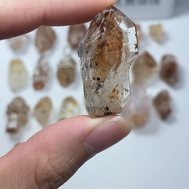 未镶嵌颈饰水晶红泥骸骨权杖