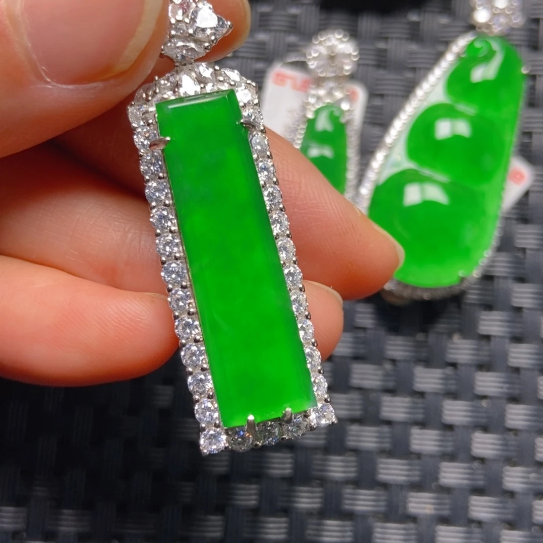 翡翠银S925镶嵌颈饰无事吊坠