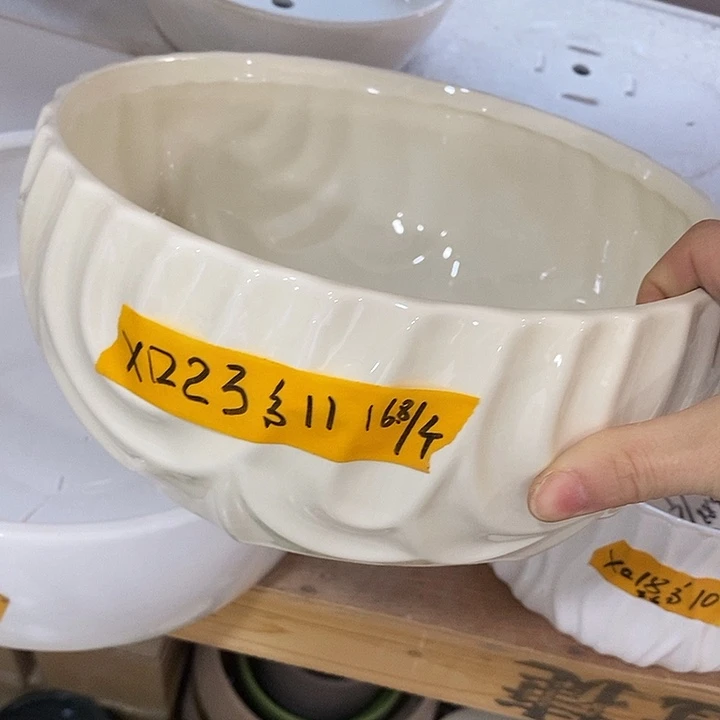 陶盆有孔 瑕疵针孔漏釉介意勿拍口 23高10.5