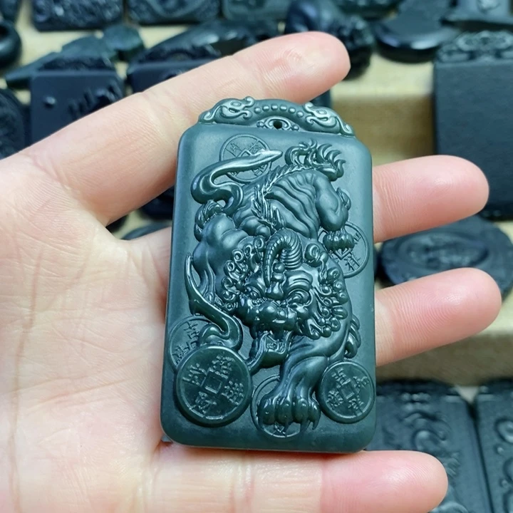 和田玉（青玉）颈饰未镶嵌双面雕刻