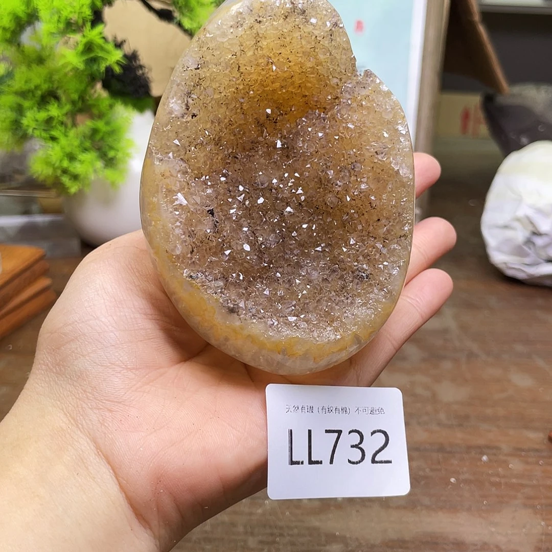 未镶嵌水晶大型摆件（非配饰）