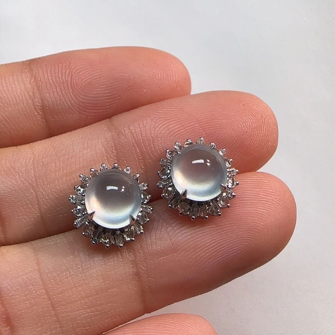 翡翠18K金镶嵌耳钉蛋面