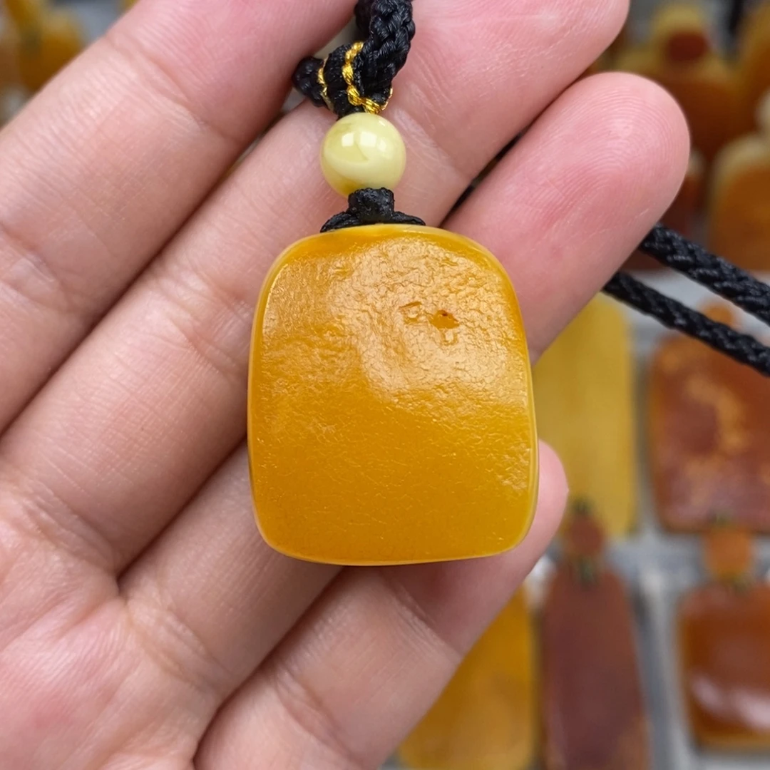 未镶嵌琥珀珠宝奇石