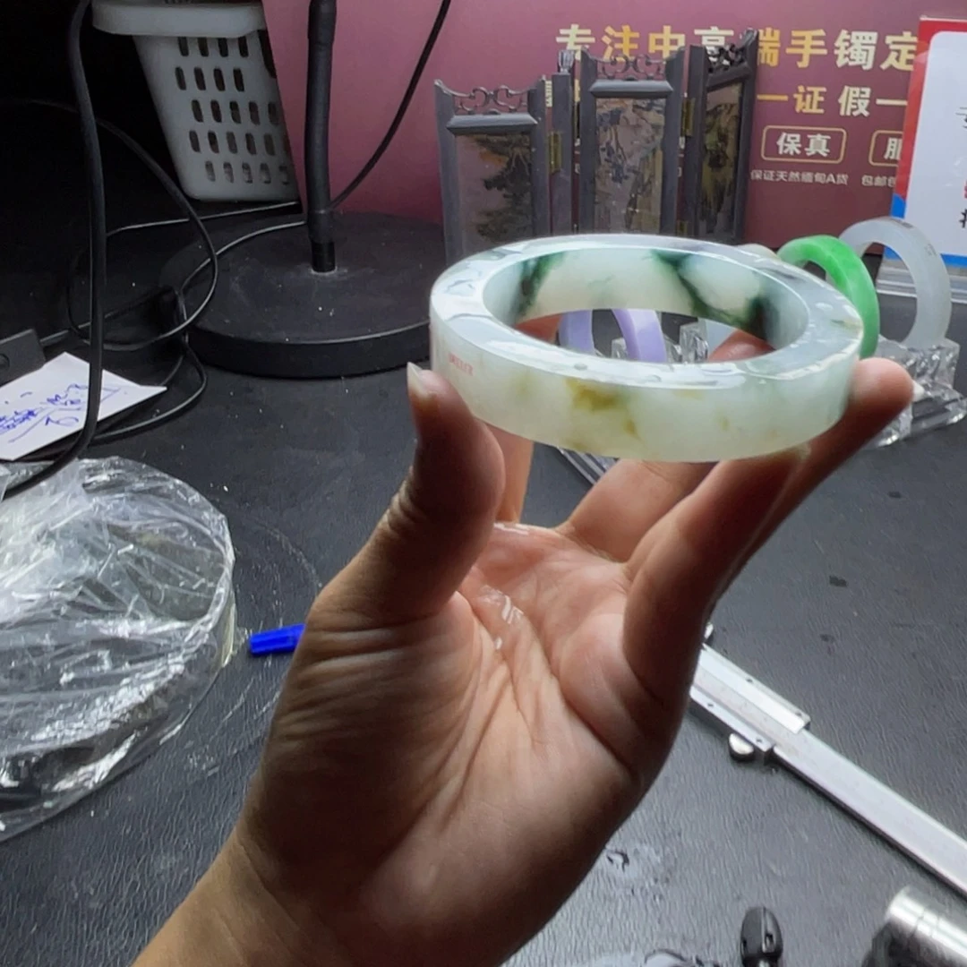 艺***全定制翡翠未镶嵌缅A翡翠多样性发一