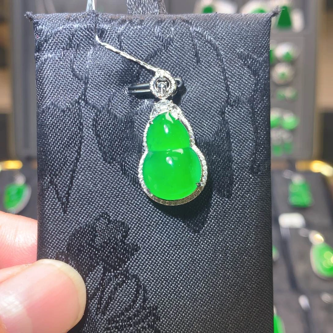 吊坠(不含链)18K金镶嵌翡翠葫芦